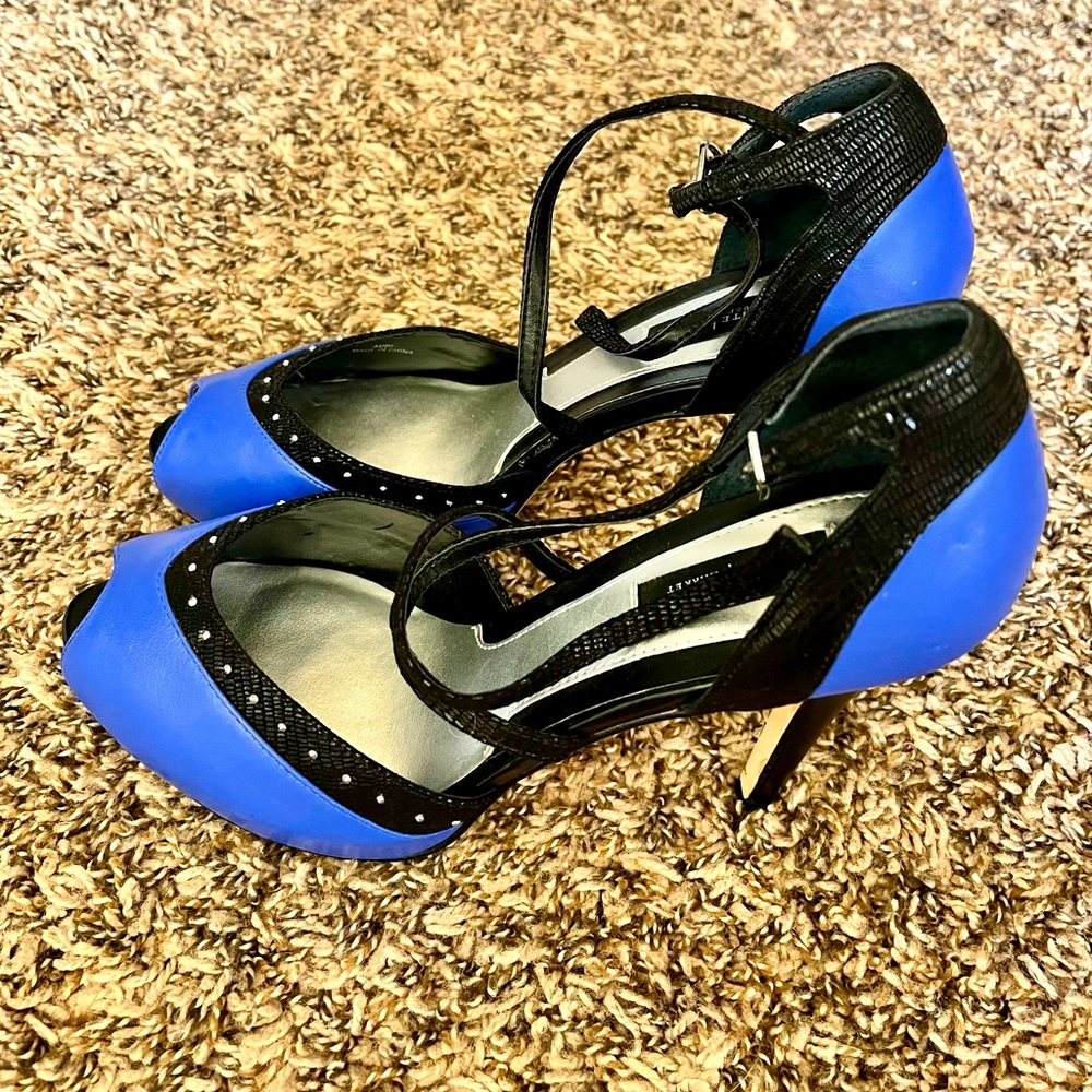 White House Black Market, blue and black heels, size 8 1/2